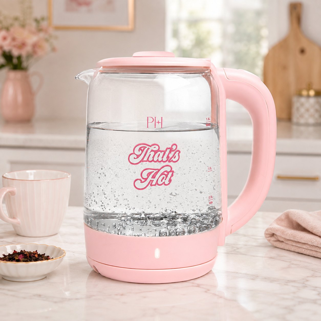 Paris Hilton 1.8L glass electric kettle, a Crystal Ball call that became product
